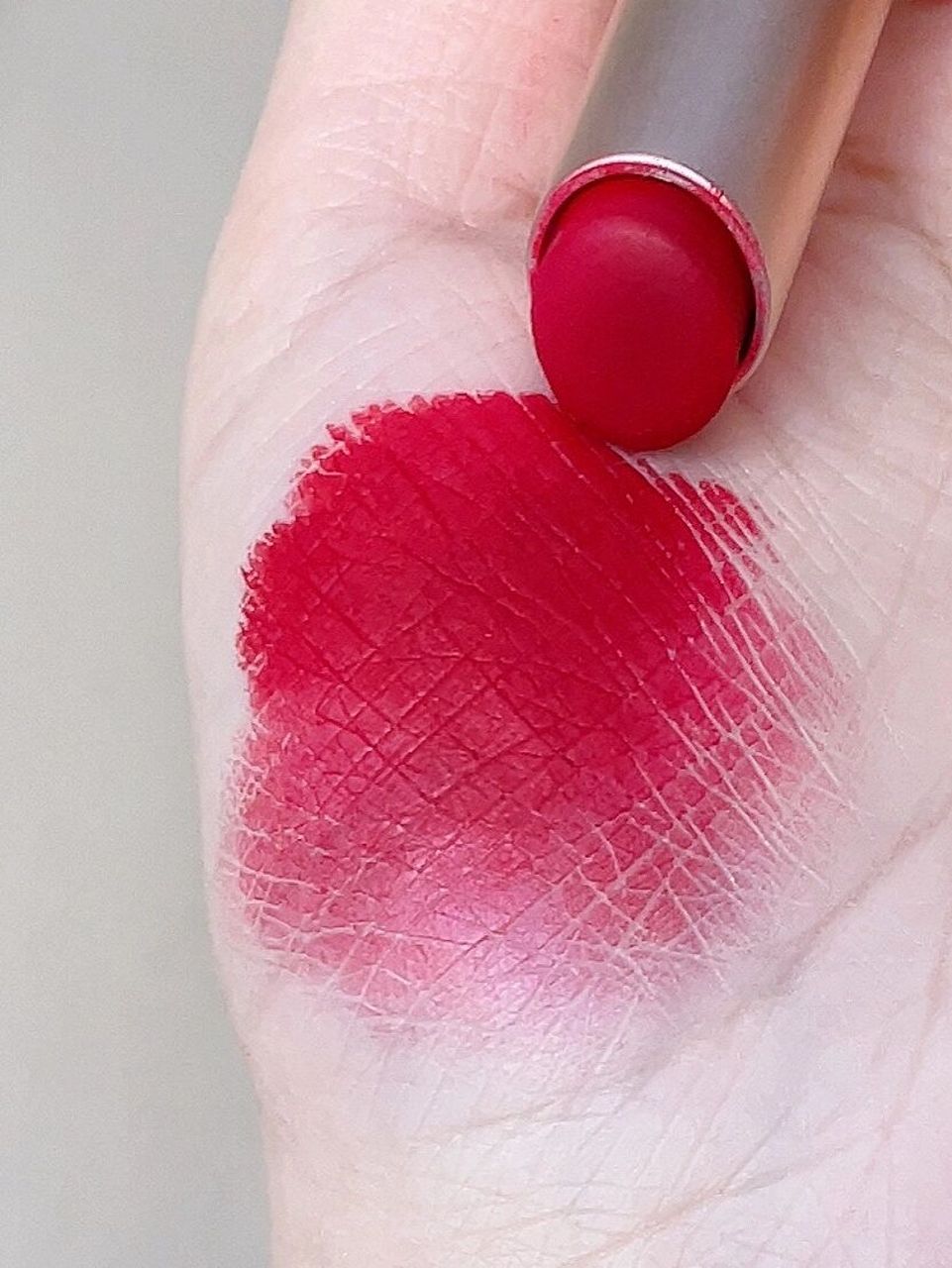 的苹果糖浆||原来偏亮调的苹果红也可以这么好看 上嘴的是珂曼口红04