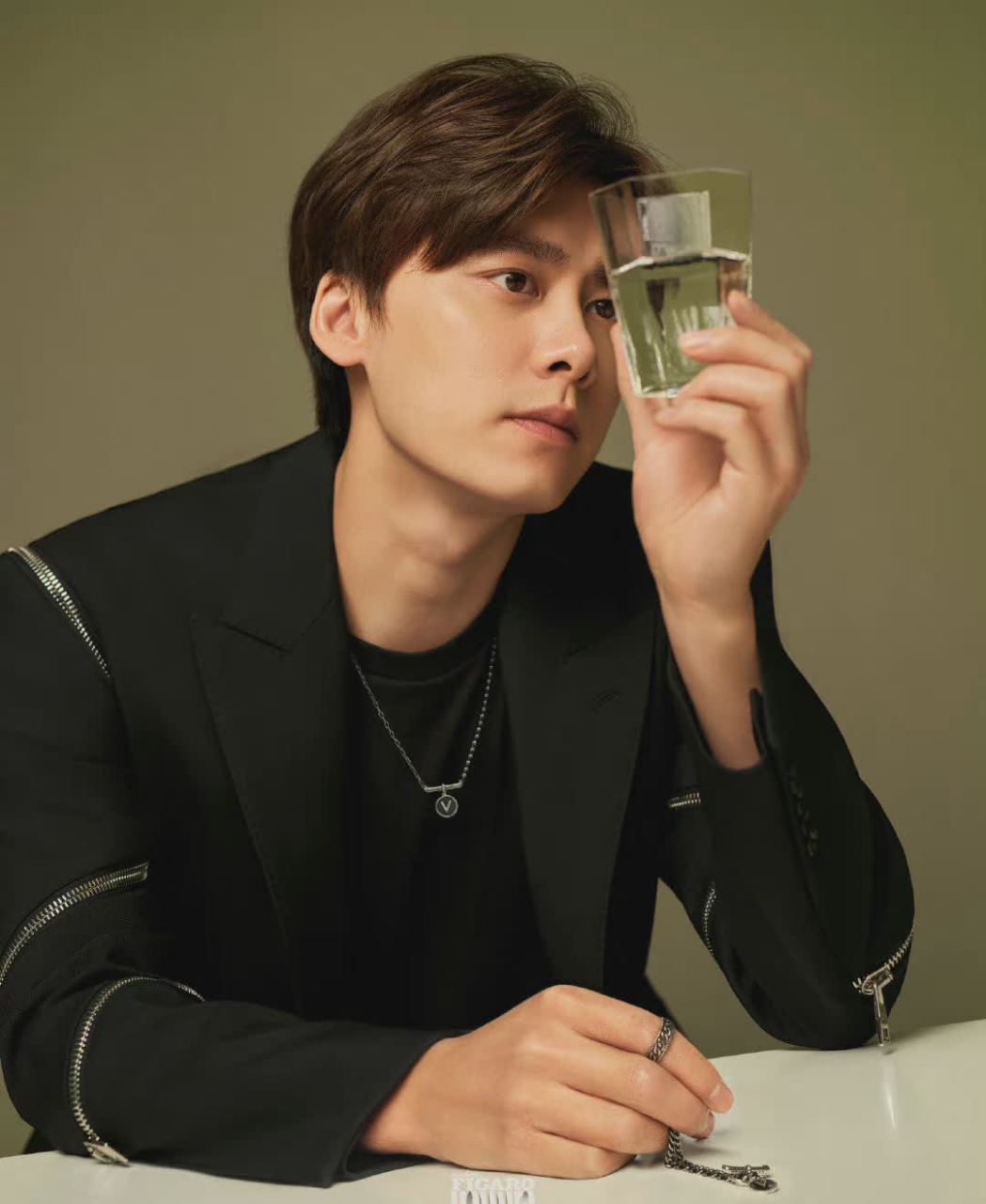 李易峰|费加罗报男装二月杂志    最新时尚大片发布.