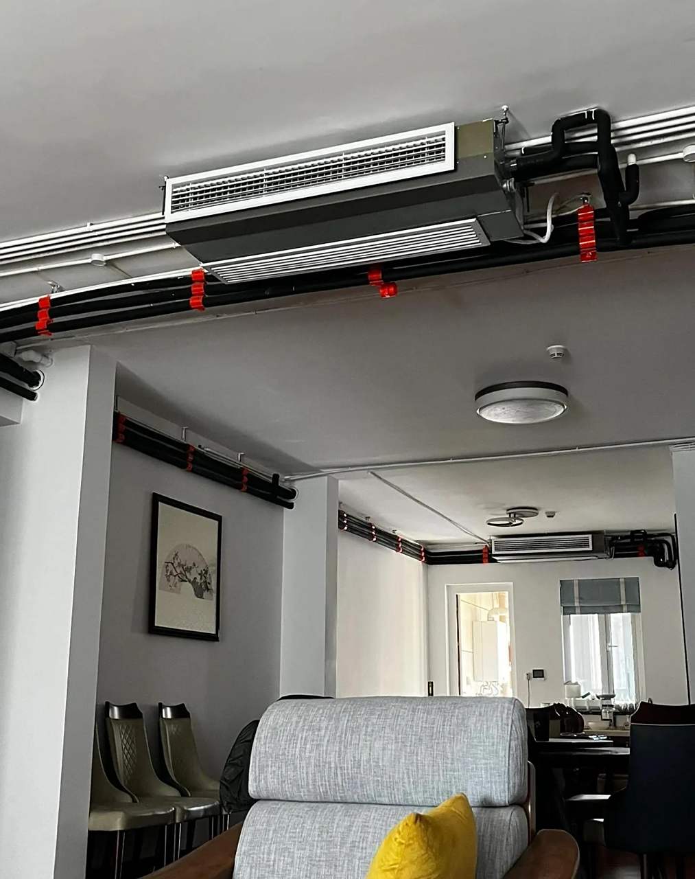 [捂脸]邻居有钱买进口中央空调,却不愿意花小钱做吊顶?