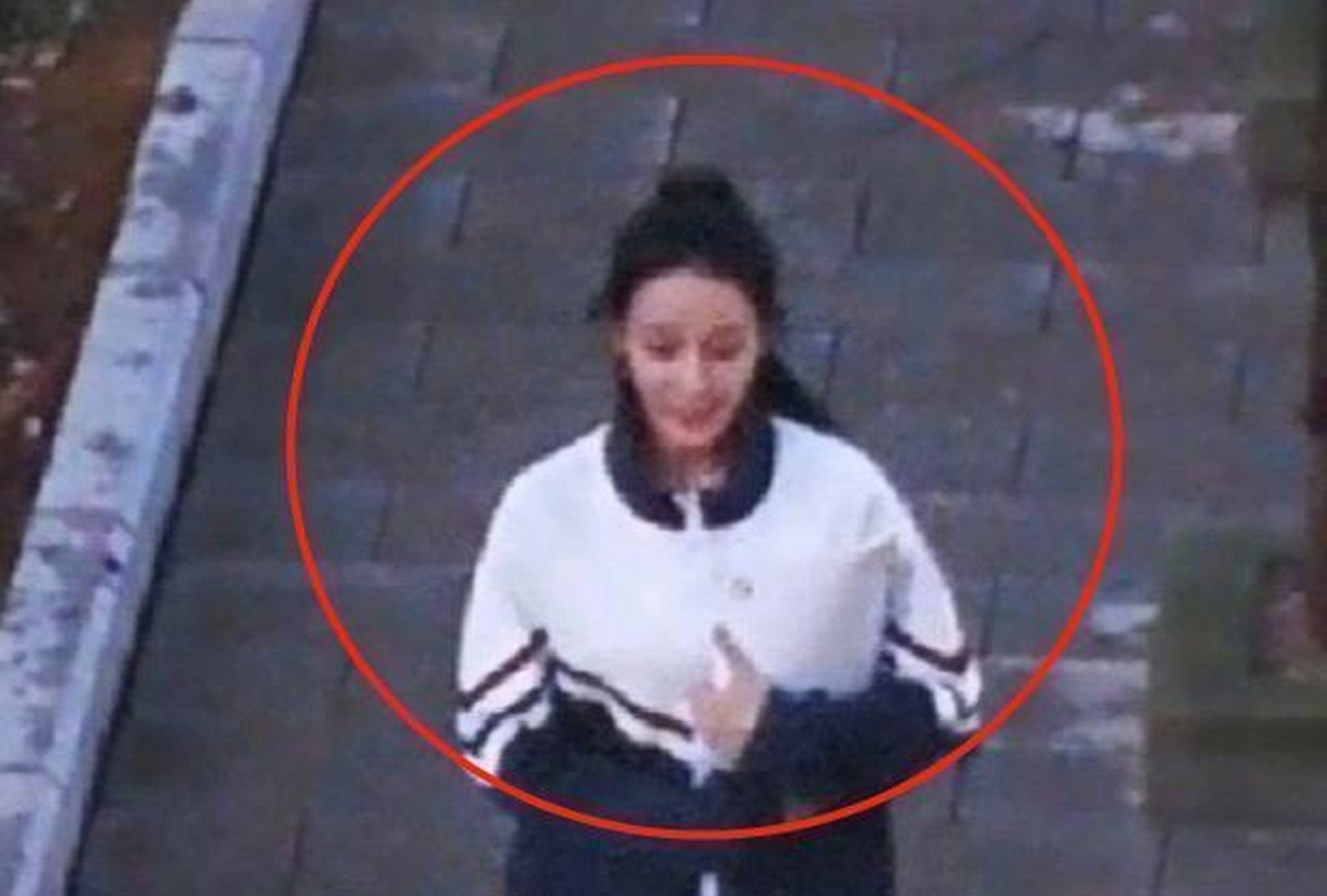 前段时间曝光一组杨洋在沙漠开车的图片,引起网友的关注.