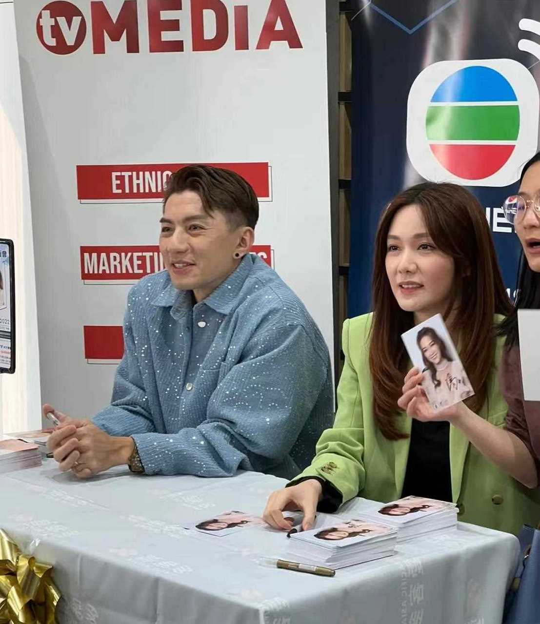 他的扮演者袁伟豪如今已经41岁了,依然活跃在tvb各大剧中.