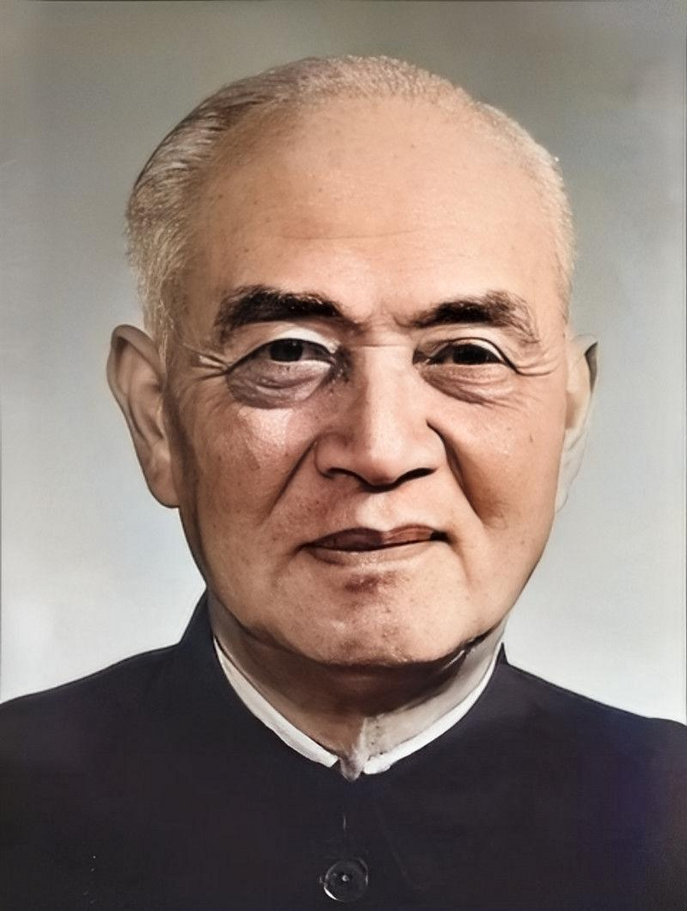 1913年,24岁的李四光走进银行,刚掏出一根金条,就中了一记闷棍,晕倒在