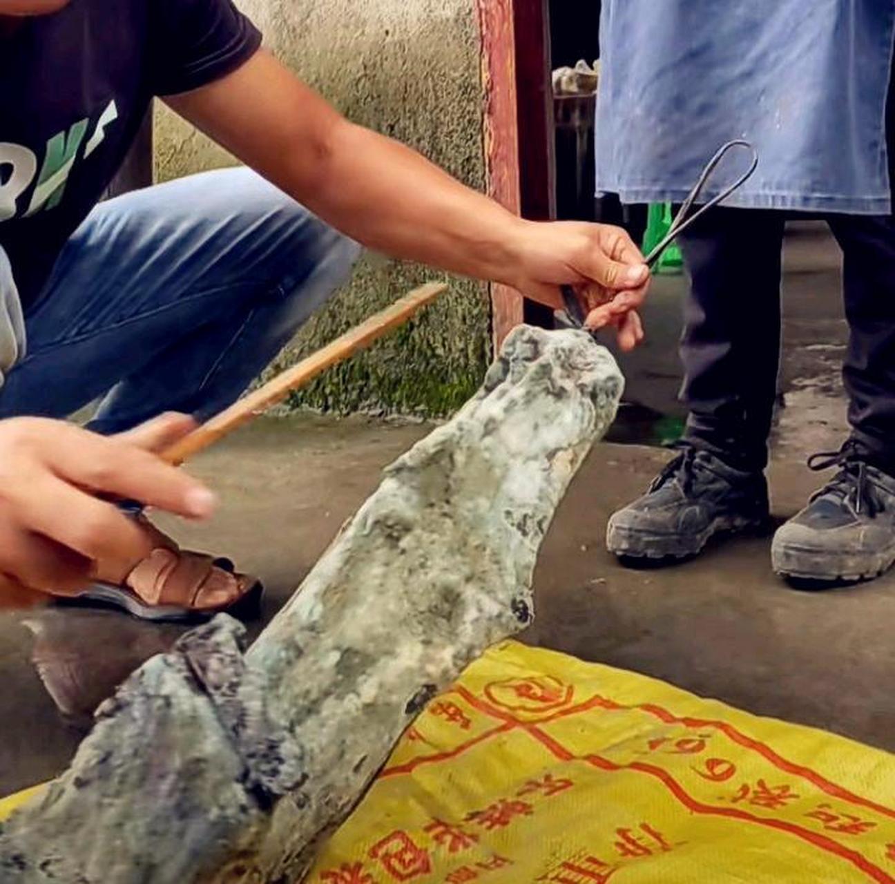 大娘说是好东西,这腊肉满满的黄曲霉素,真的还能吃吗,是我不识货吗?