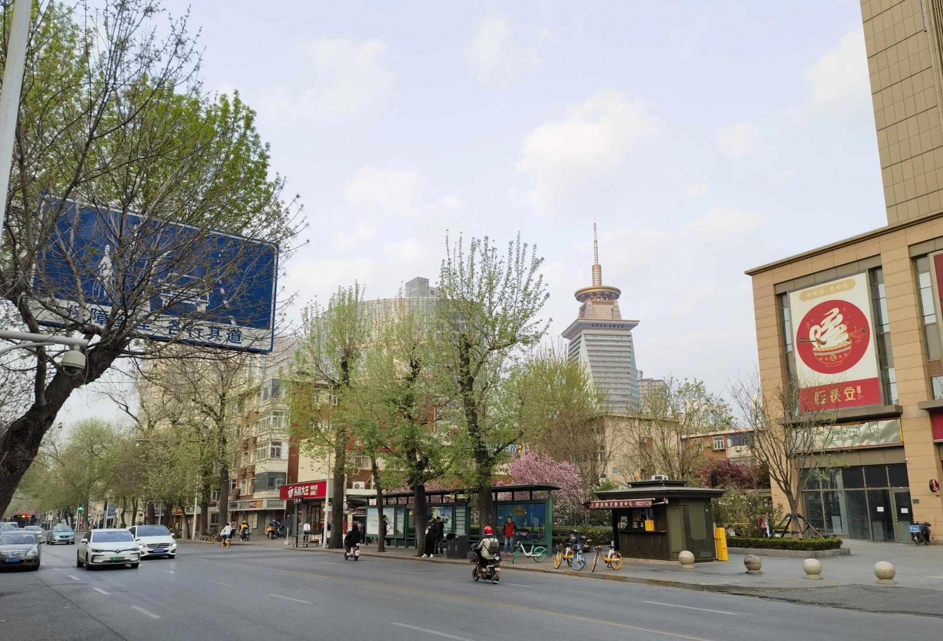 周六清晨的鞍山道沿线街拍. 祝各位朋友周末愉快!