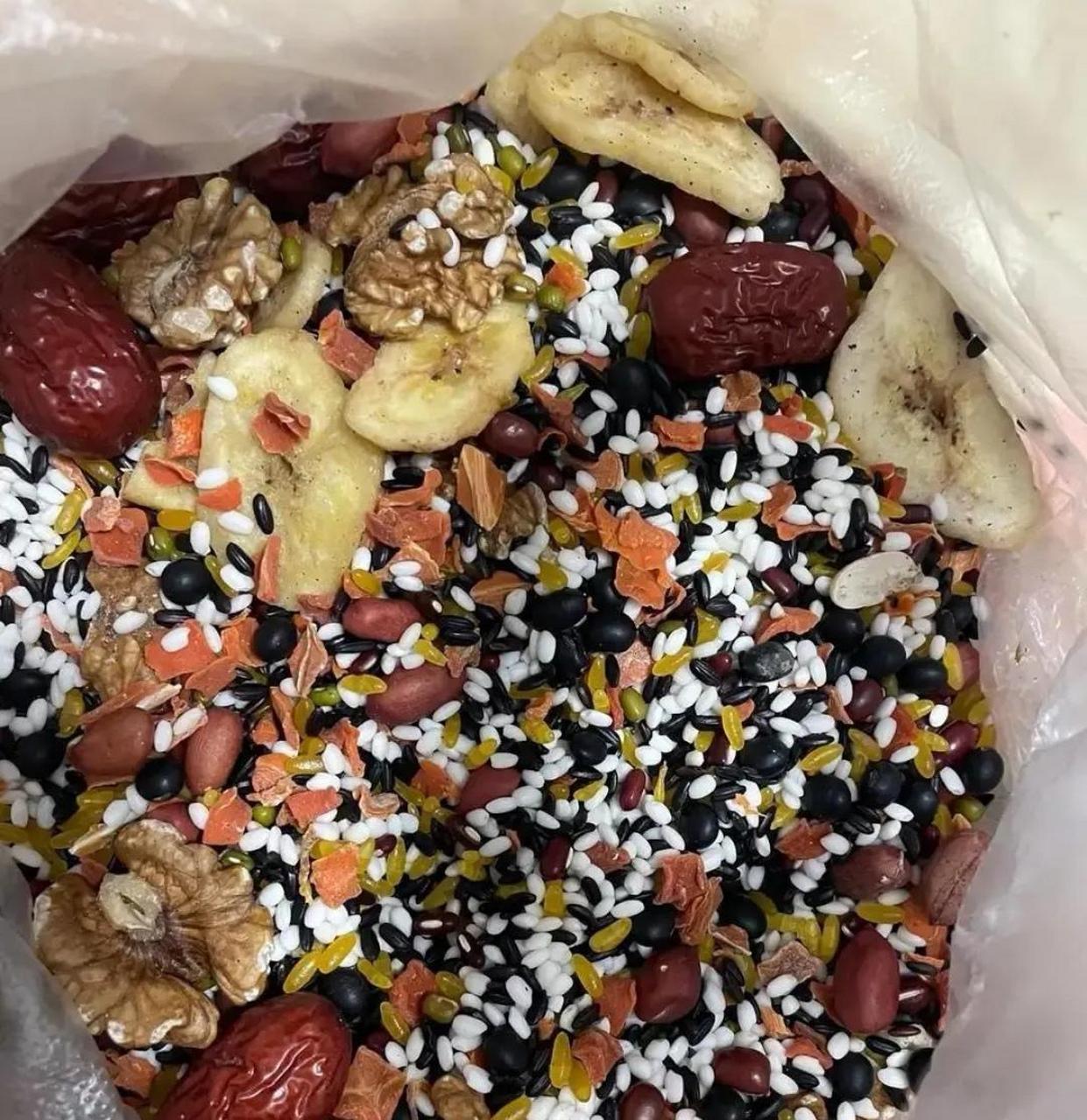 去超市买的八宝粥半成品,里面这个黄色的米是什么米?谁知道的呀?