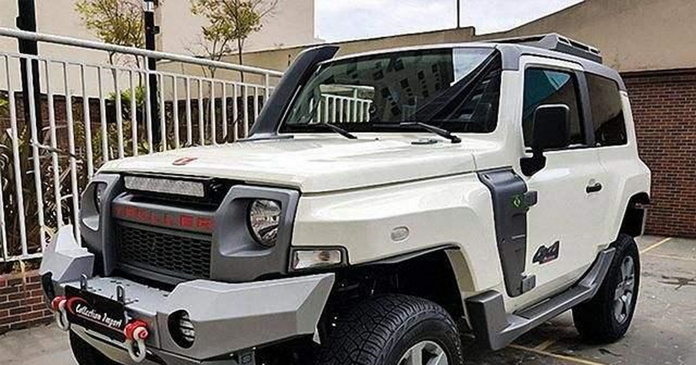 首先来看外观方面,全新的福特troller tx4是一款中期的改款车型,相较