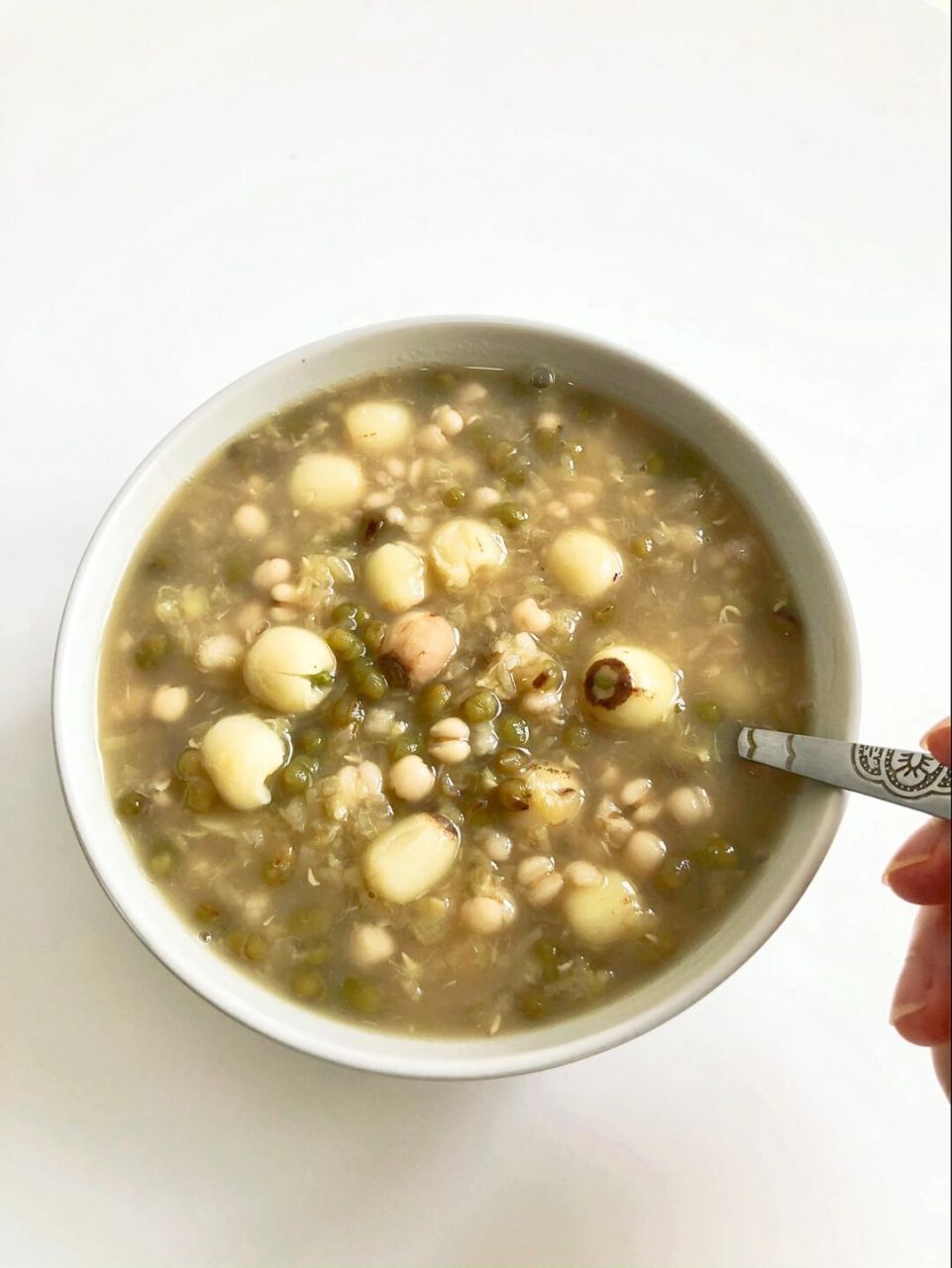 炎炎夏日,一碗薏米莲子绿豆汤喝下真是神清气爽[ok啊] 跟着我做,能喝