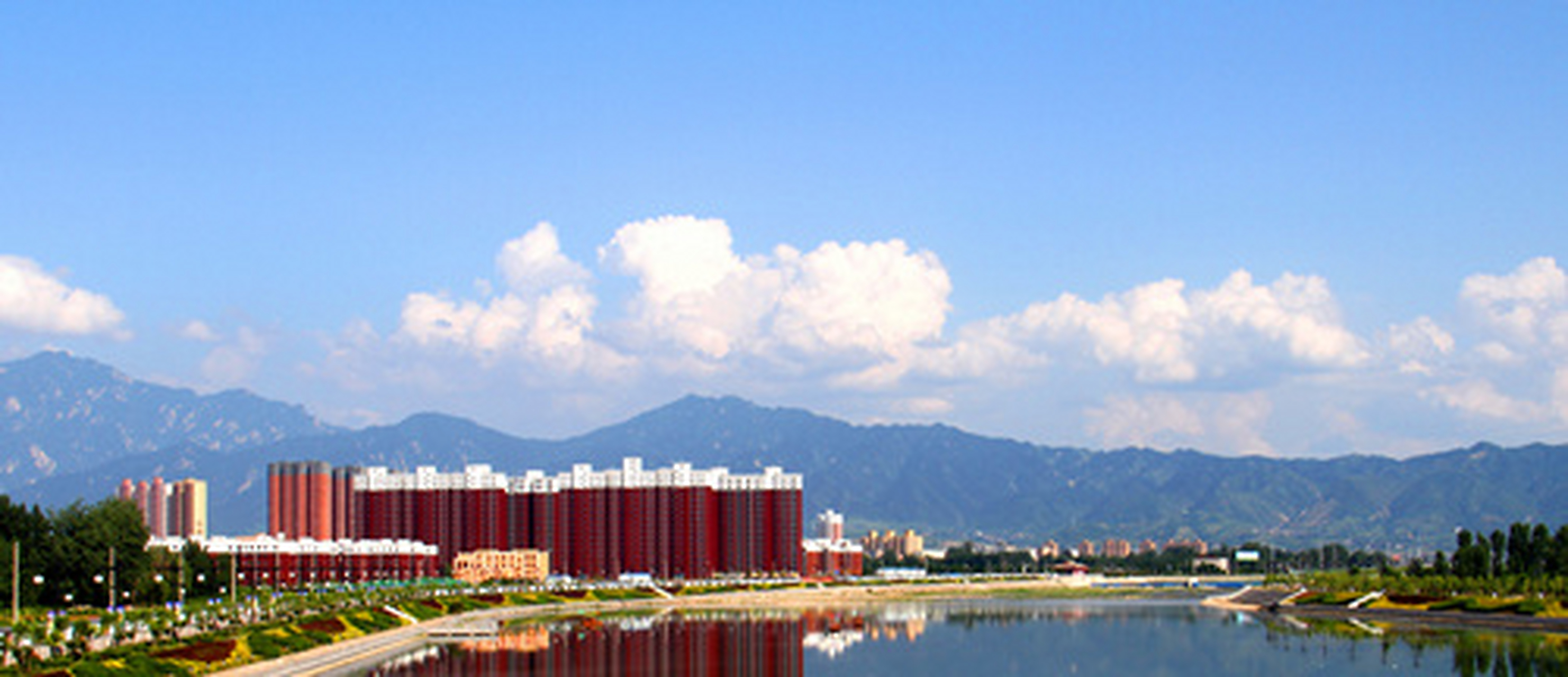 这个小县城叫做蓝田县,一说起这座县城,不少人会感到很熟悉,没错,这里