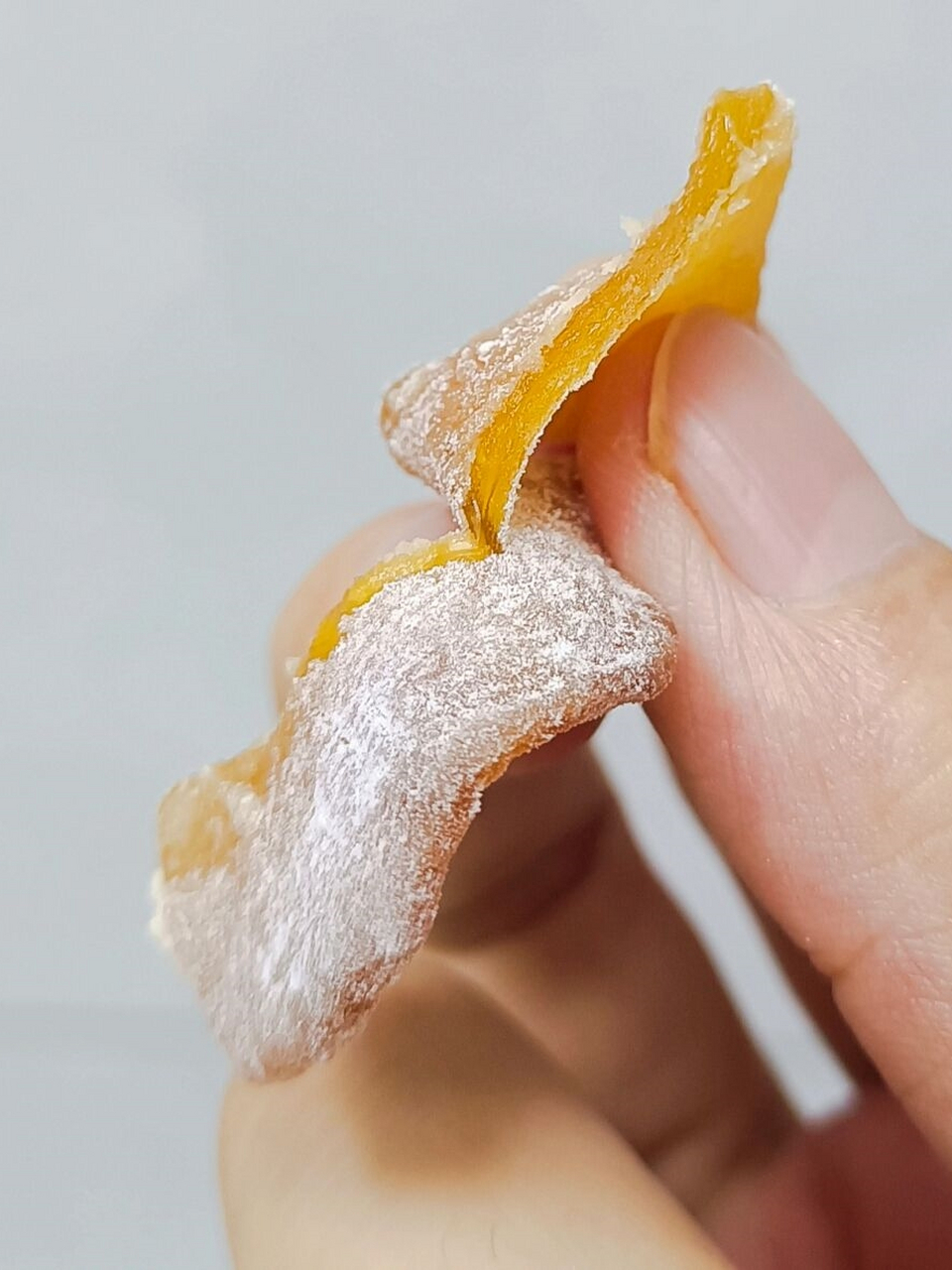 空气炸锅做的西瓜皮糖,太惊艳了  西瓜刮内外皮,切块,放入锅中放糖少