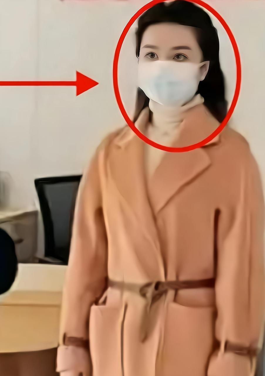 戴璐女士和魏峰先生佩戴的是情侣表. 他们应该是真爱