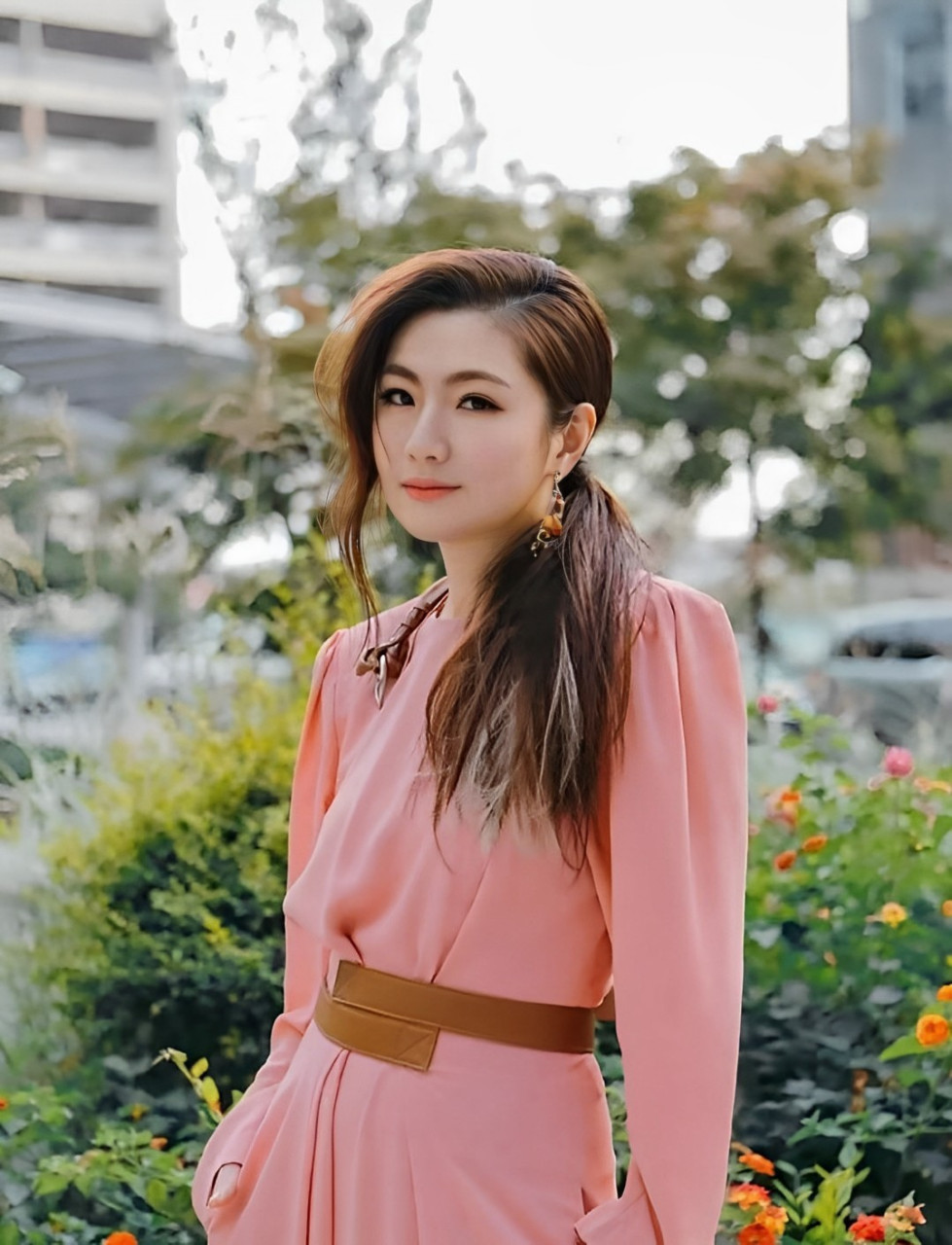 但没想到一个月后,一场大火让任家萱烧了起来,好在当时张承中并没有