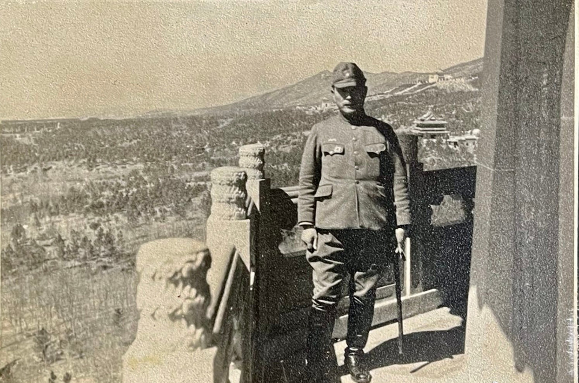 春暖花开的季节,侵华日军军官游览南京.