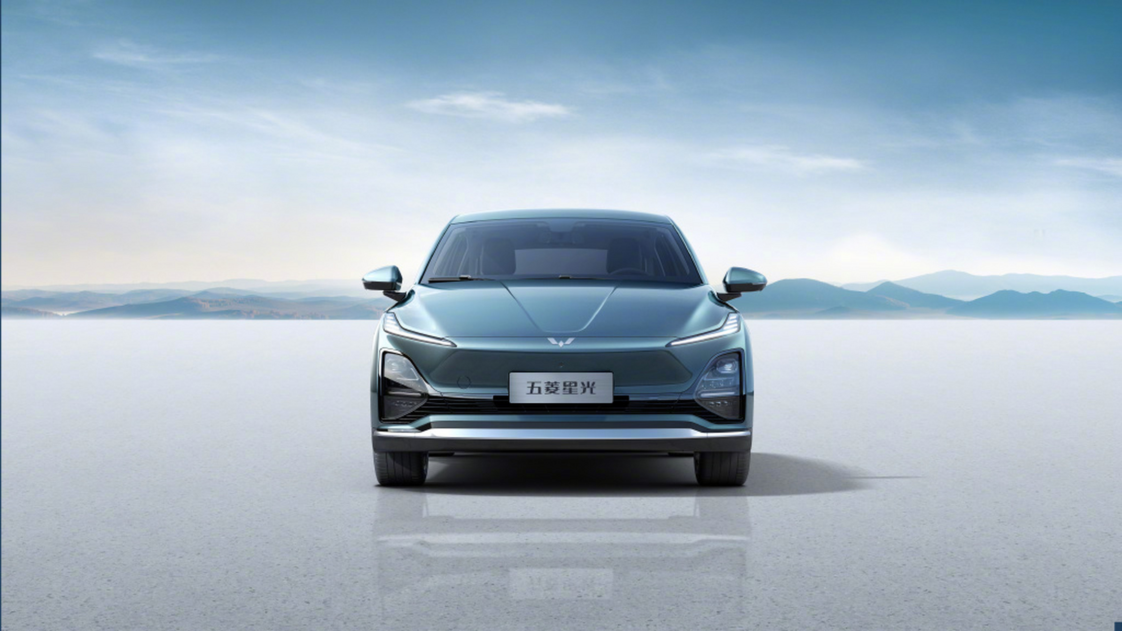 作为上汽通用五菱的首款轿车,五菱星光的外观造型采用了全新的设计