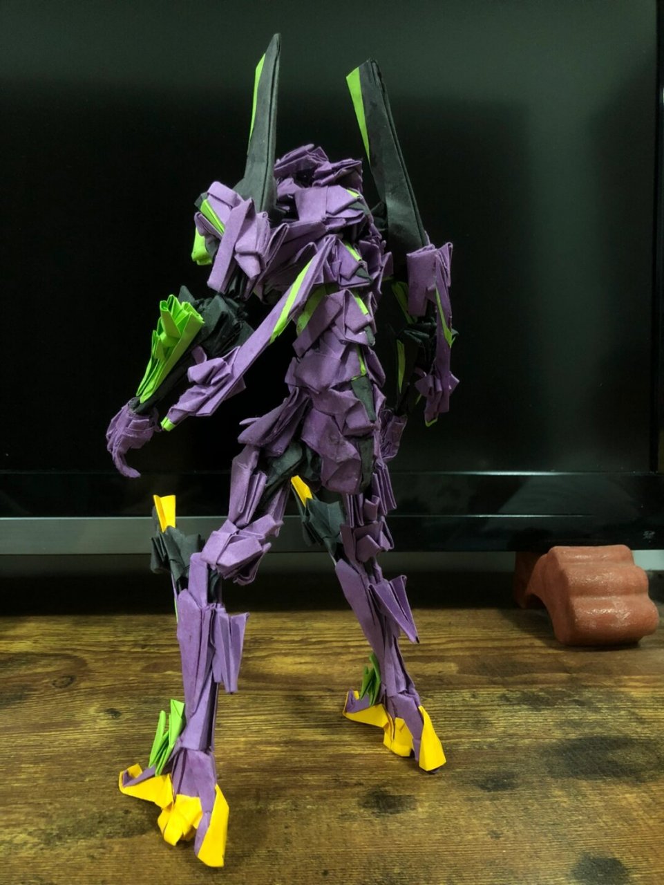 折纸eva初号机  今天,我想和大家分享我的一个爱好——"折纸".