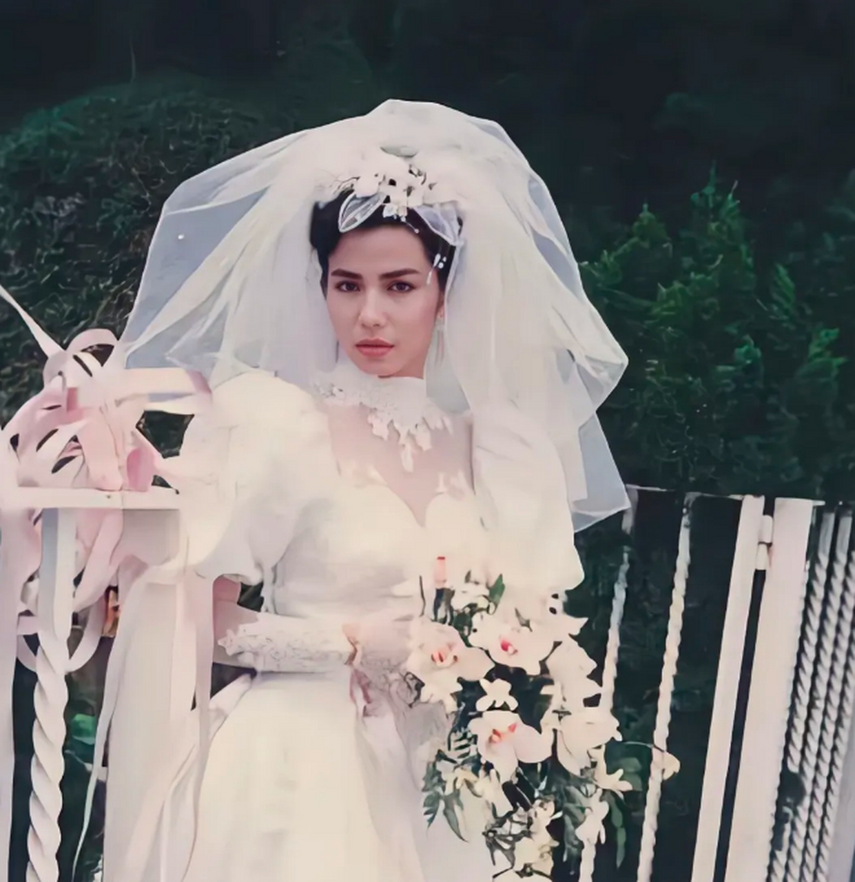 一代美人钟楚红的"年代照",一张高级脸,素颜却胜玻尿酸的小花.