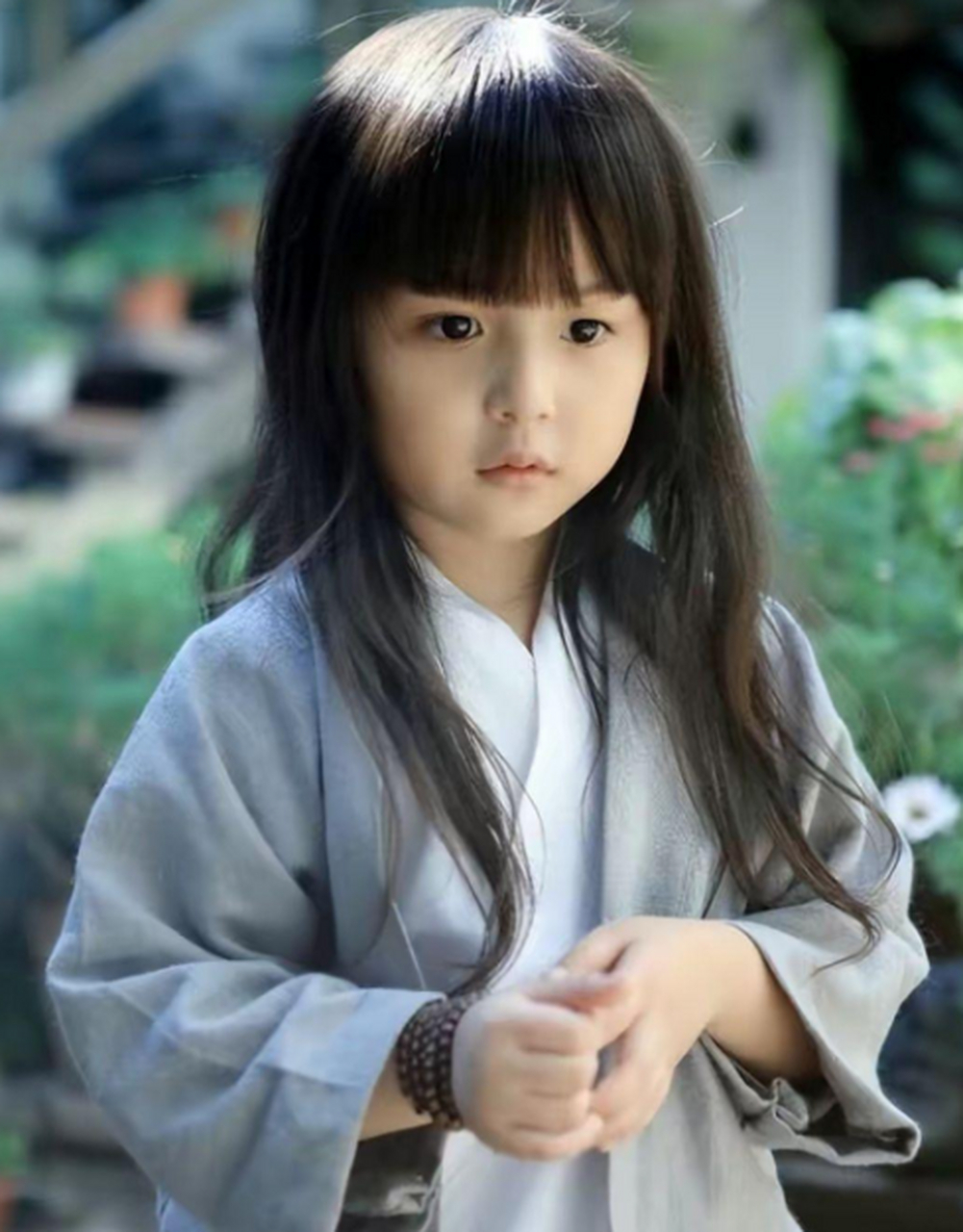 [火焰]中国最美童星:因太美被禁止整容,2岁已年入百万,如今长啥样?