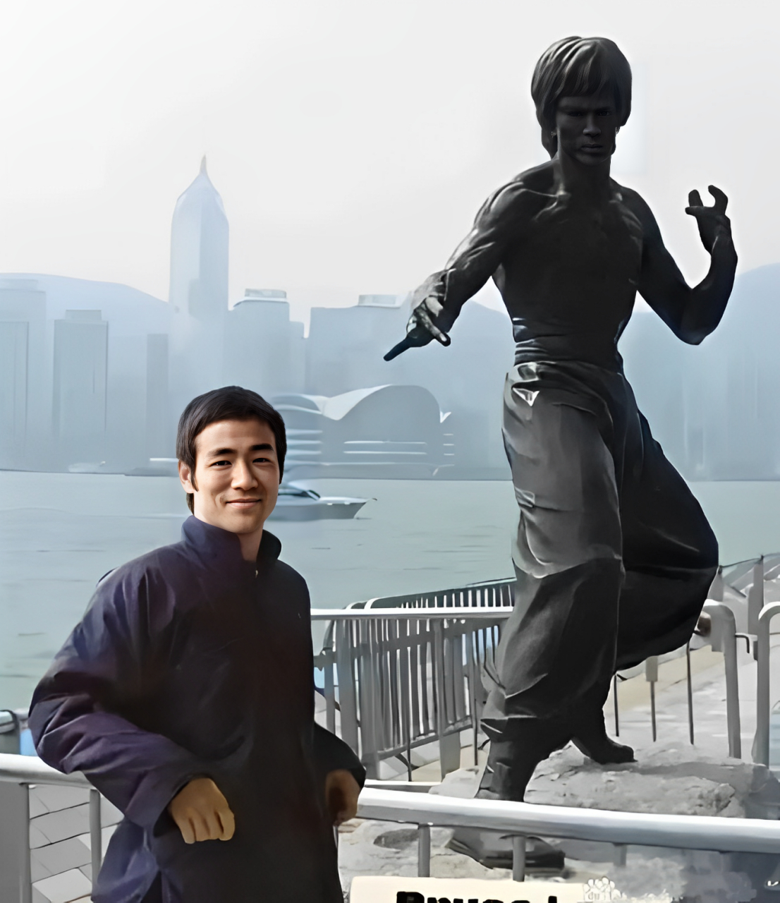 李小龙很小的时候就从父亲那里学习太极拳和洪拳!