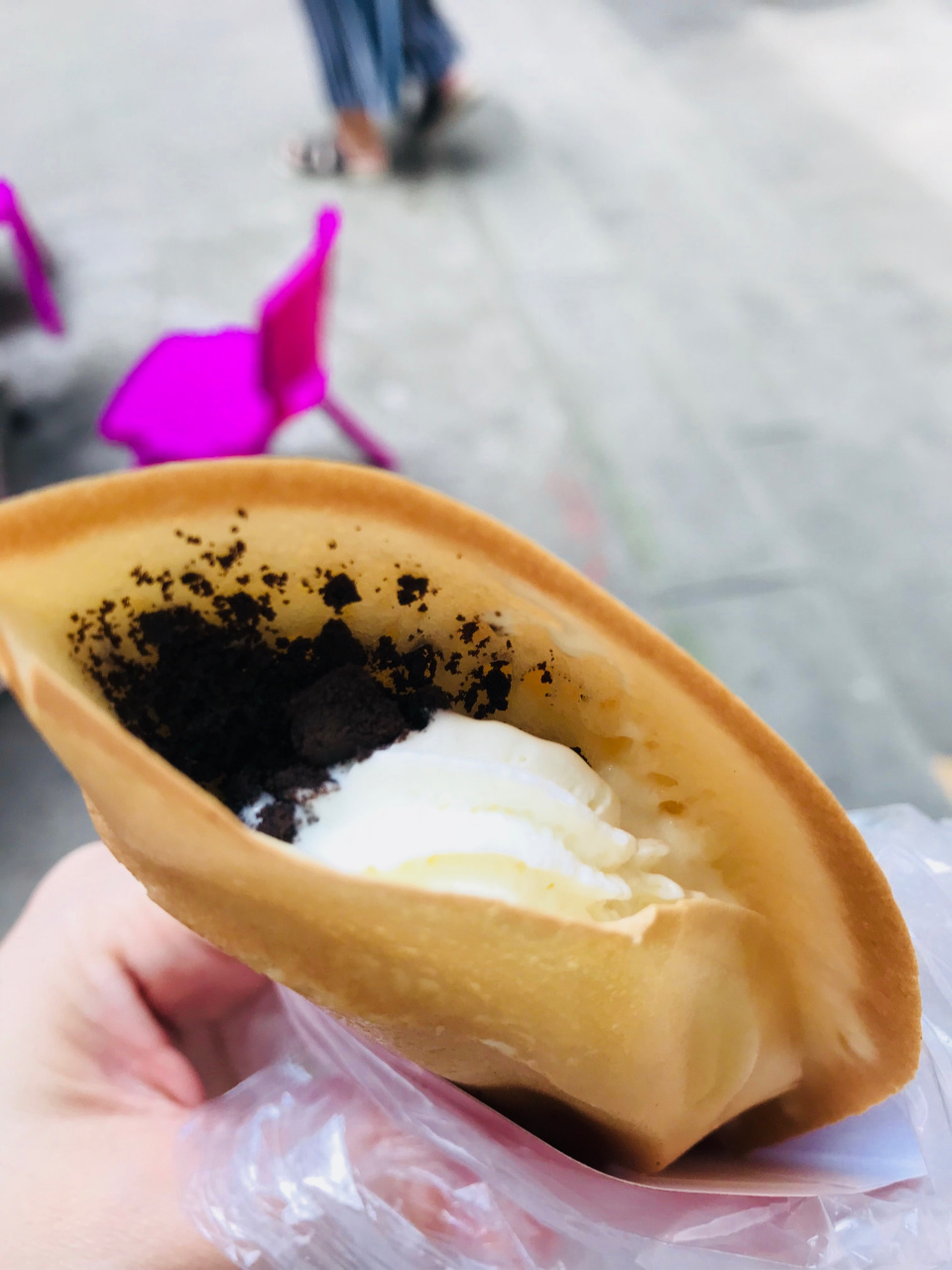 柒个蛋烘糕,一家在武汉很火的成都小吃,就开在陈大焱铁板鱿鱼旁边,数