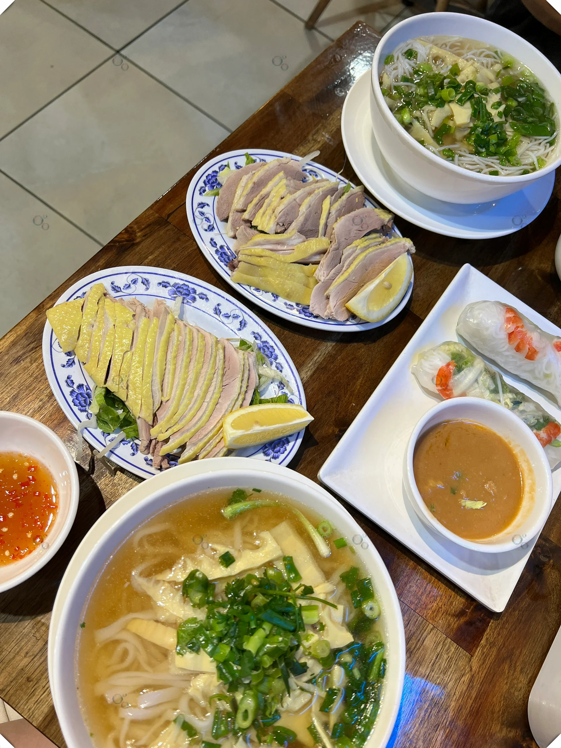 今天我要给大家推荐一家新发现的鹅肉粉店简直太美味了