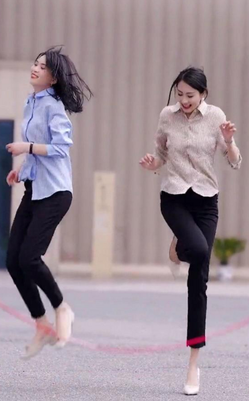 姑娘竟然穿高跟鞋跳绳,这也太厉害了吧!