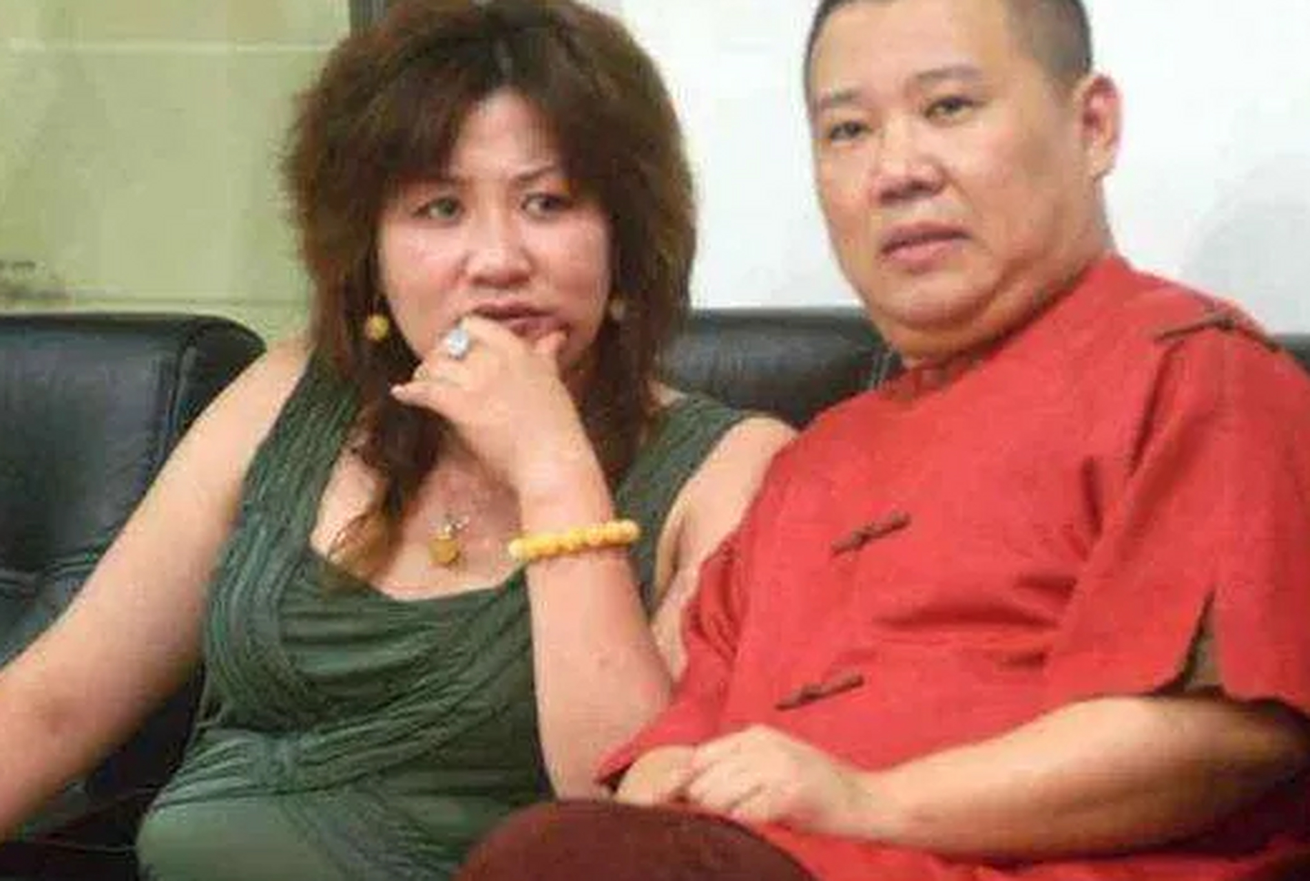 2000年,胡中慧对郭德纲说"咱们离婚吧"郭德纲深感愧疚,欣然同意.