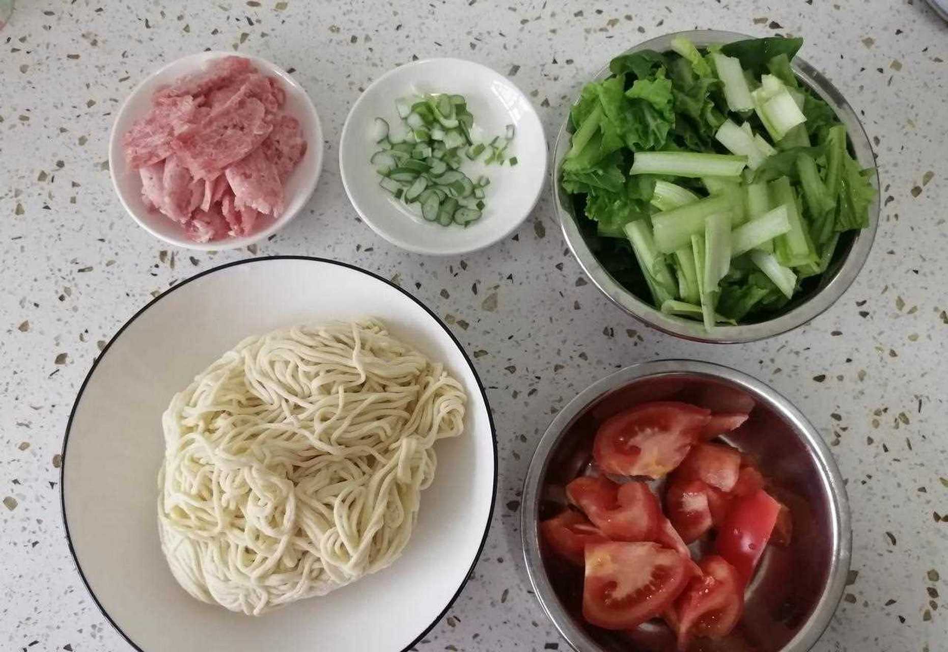 [太陽]早餐[流淚] 三線小城秦皇島的早餐 豬肉臊子面,地瓜,玉米,銅錢