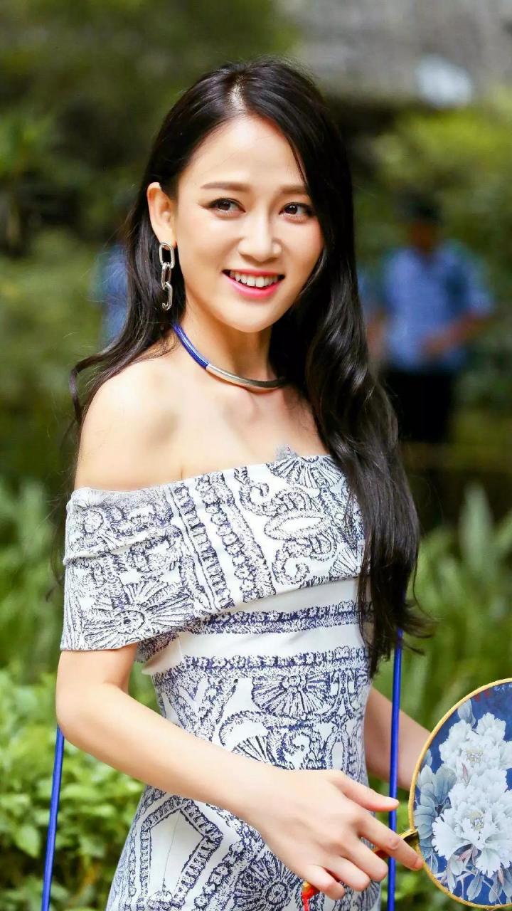 还是以前的陈乔恩更好看,辩认度高,现在的陈乔恩整个网红脸,没一点