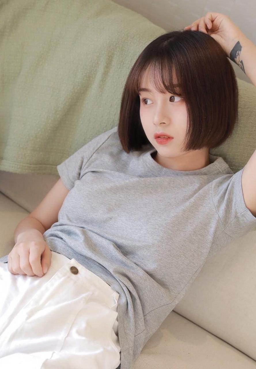 日系风格唯美人像摄影,清新甜美的短发女孩艺术写真.