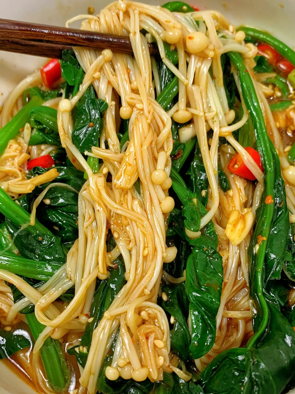 你们一定要试试这个凉拌菠菜金针菇! 酸辣解馋!口感很清爽!