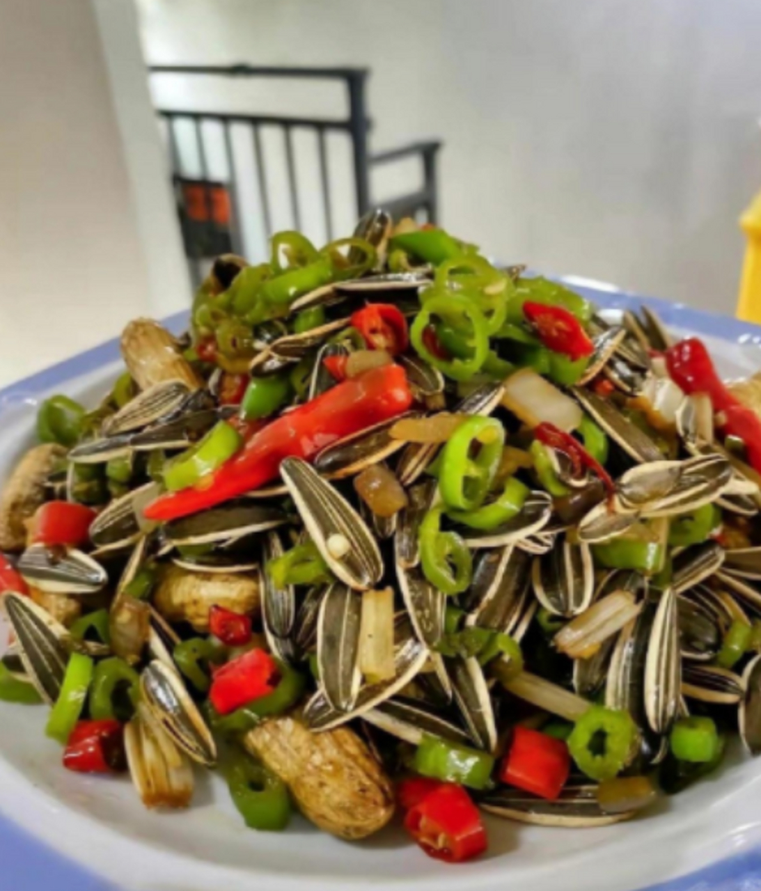 大学食堂里的黑暗料理,有人吃吗?