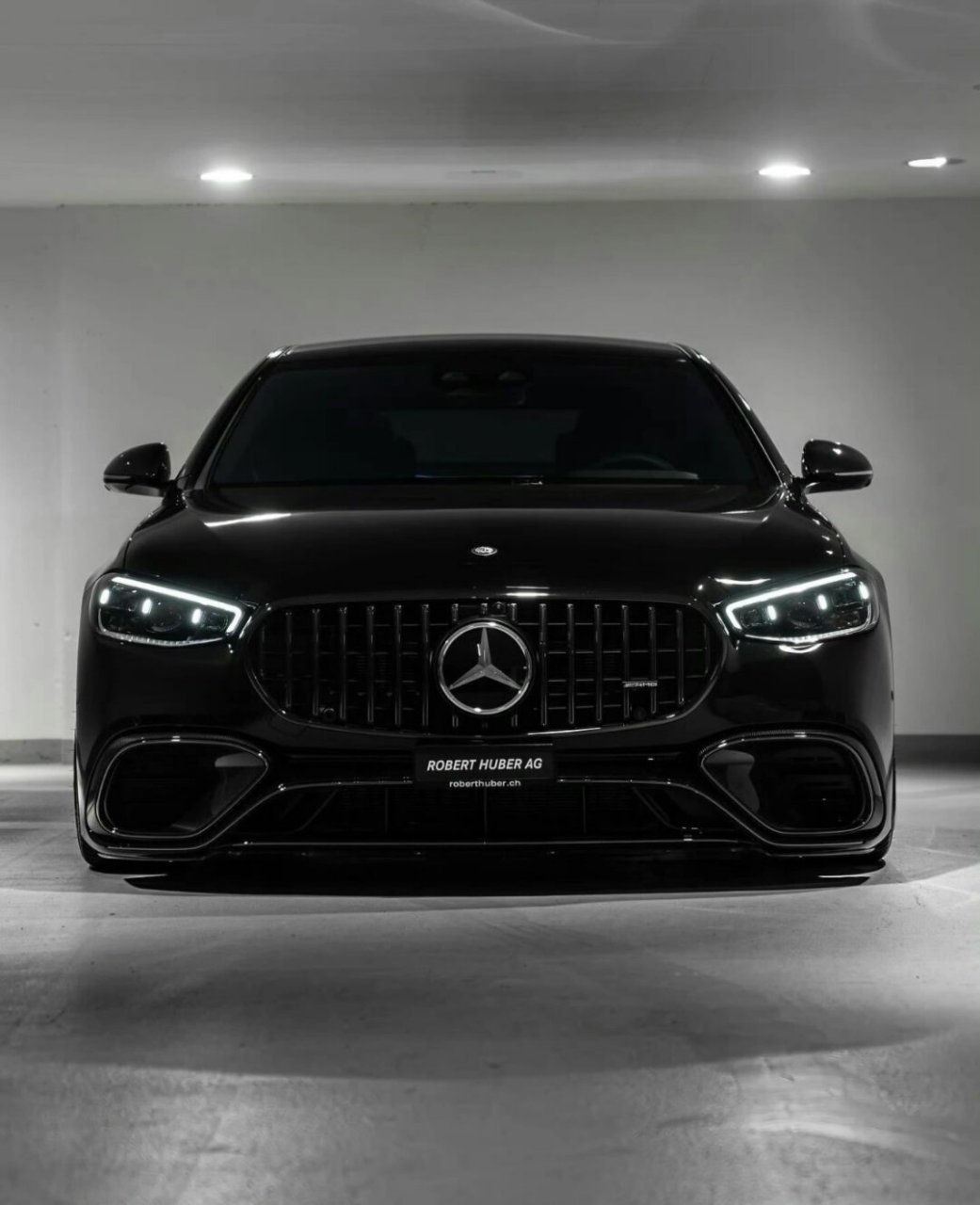 西装野兽:奔驰2024 s63 amg的豪华与力量  用力量诠释优雅,以速度演绎