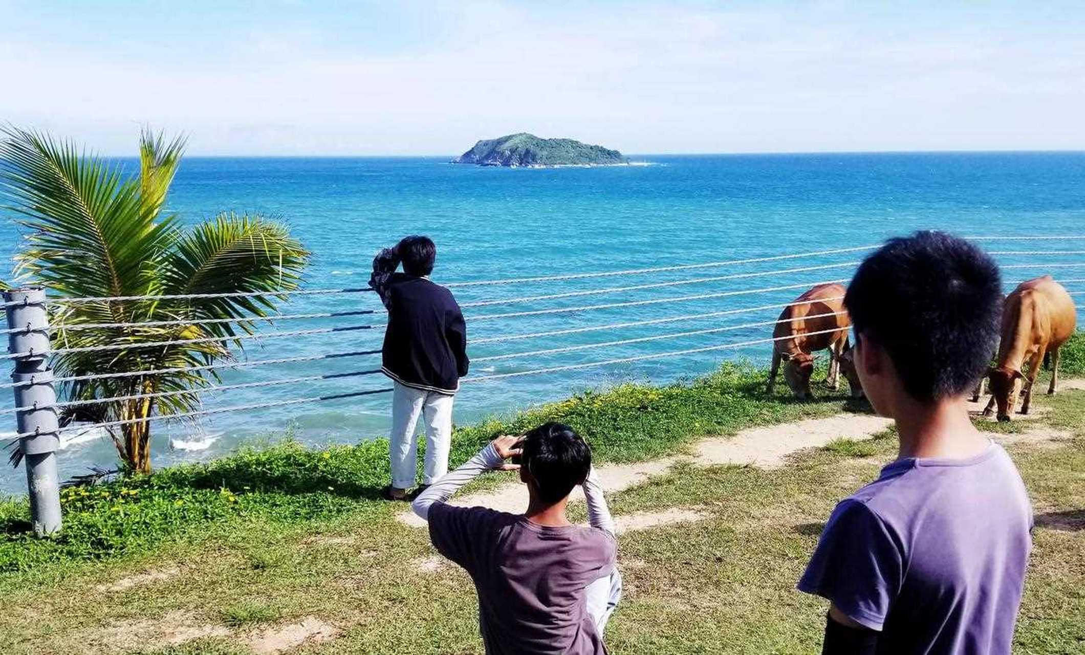 它是整个海南岛难得一见的海边公路观景点,位于万宁海田路上的观海亭