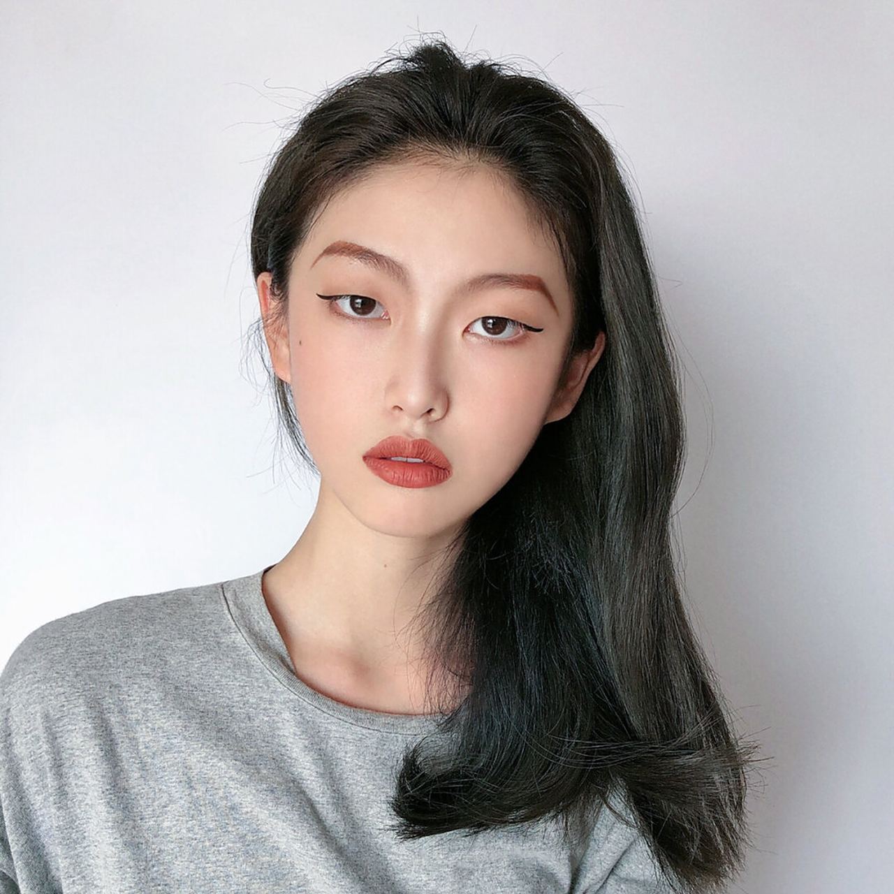 单眼皮欧美妆容分享 我一直都是勇于尝试的人,所以当我在家决定挑战