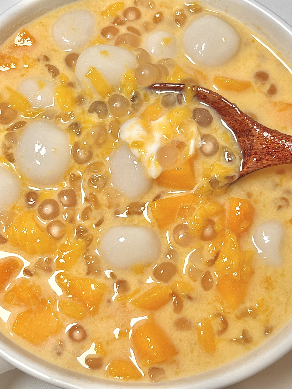 自制的芒果丸子西米露! 奶香,芒果香配着糯叭叭的丸子!真的!