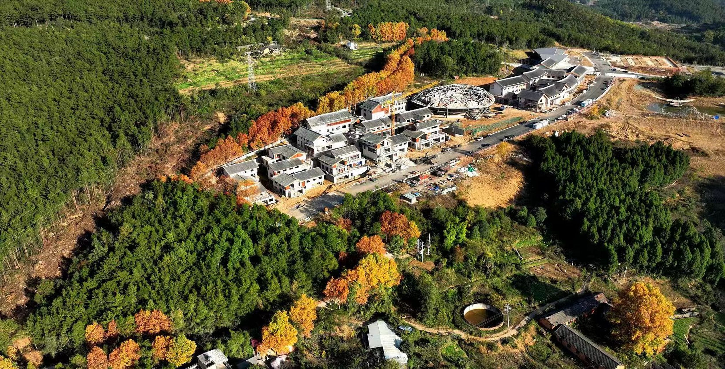 广元大玩家# 抓住秋天的尾巴,广元黑石坡森林公园,赏秋正当时,层辆