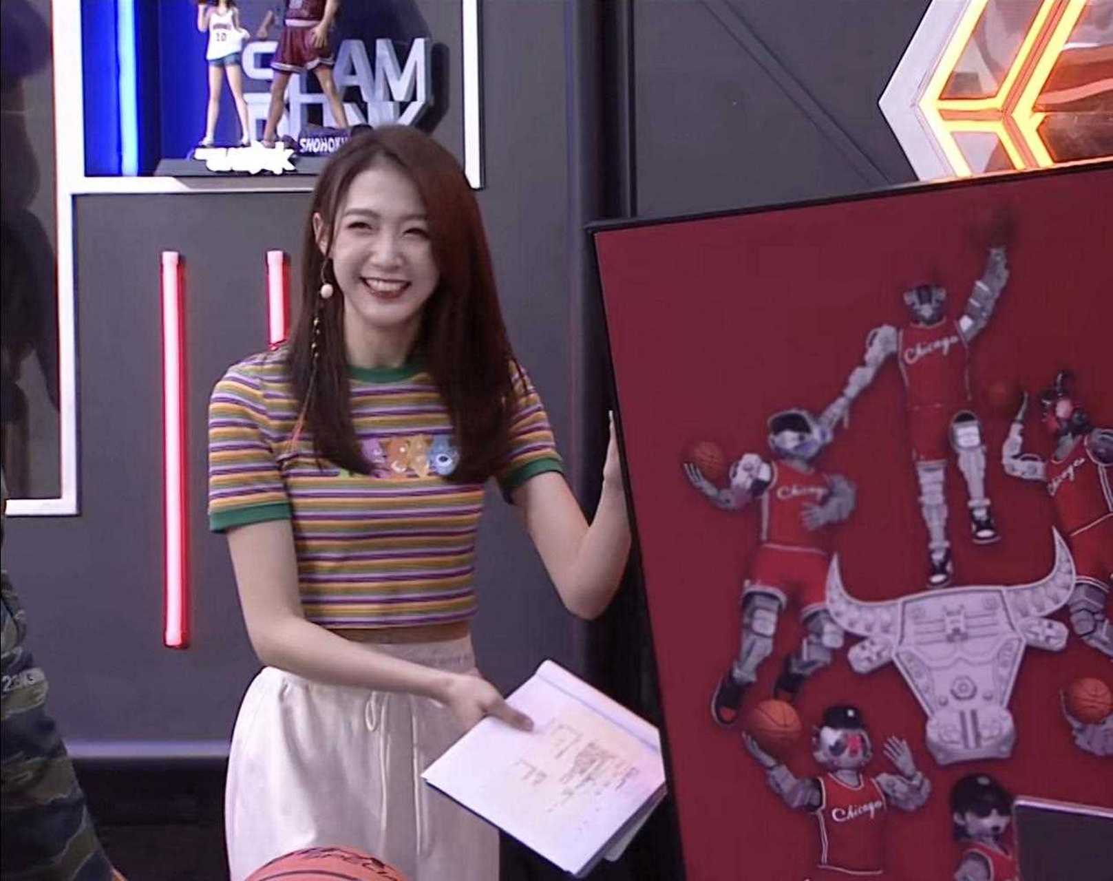 女神:雪儿bling 学校:中国传媒大学[已阅] 专业:16级播音与主持艺术