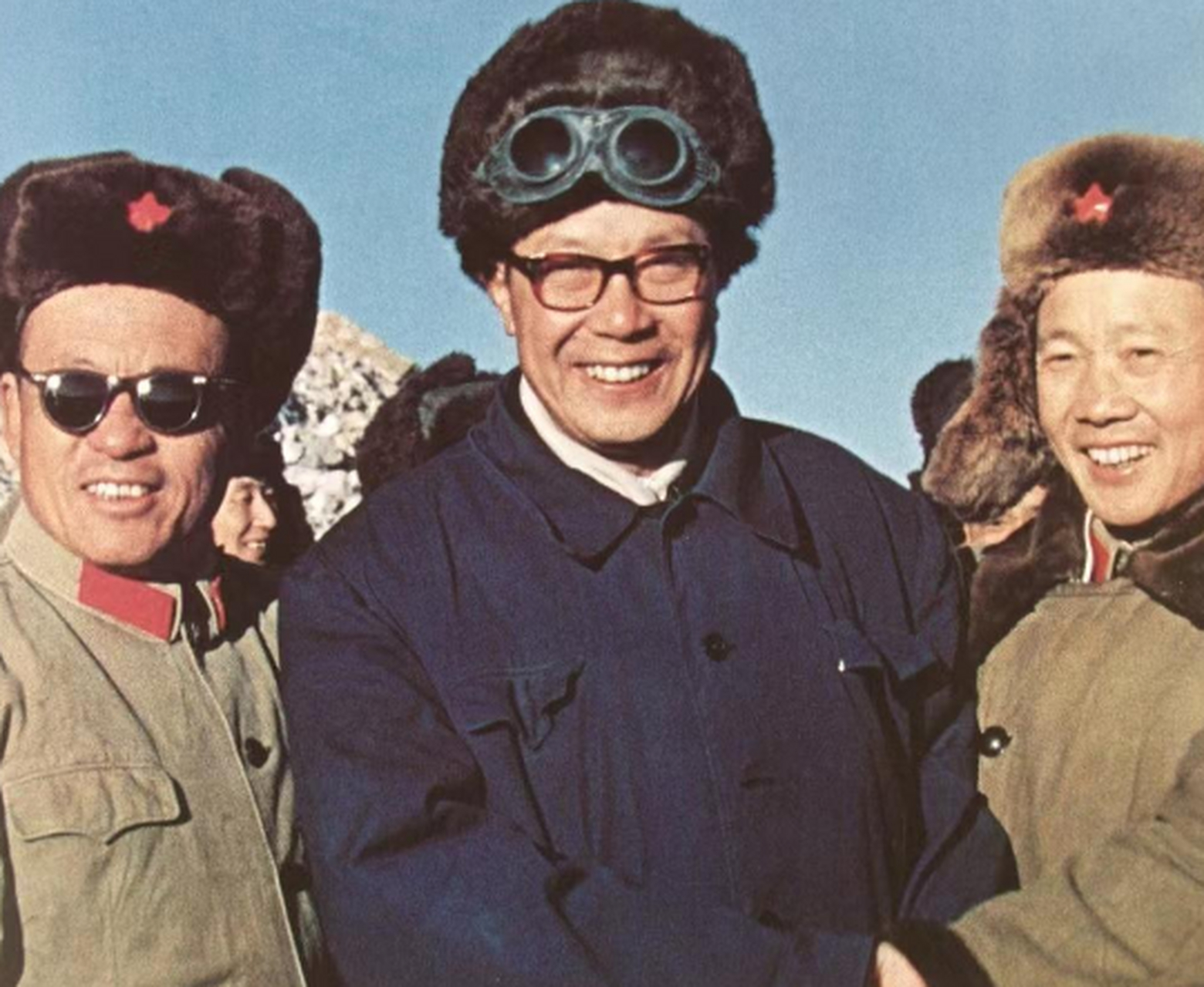 1940年8月,国民党军长李觉让副官护送地下党陈希周去探亲.