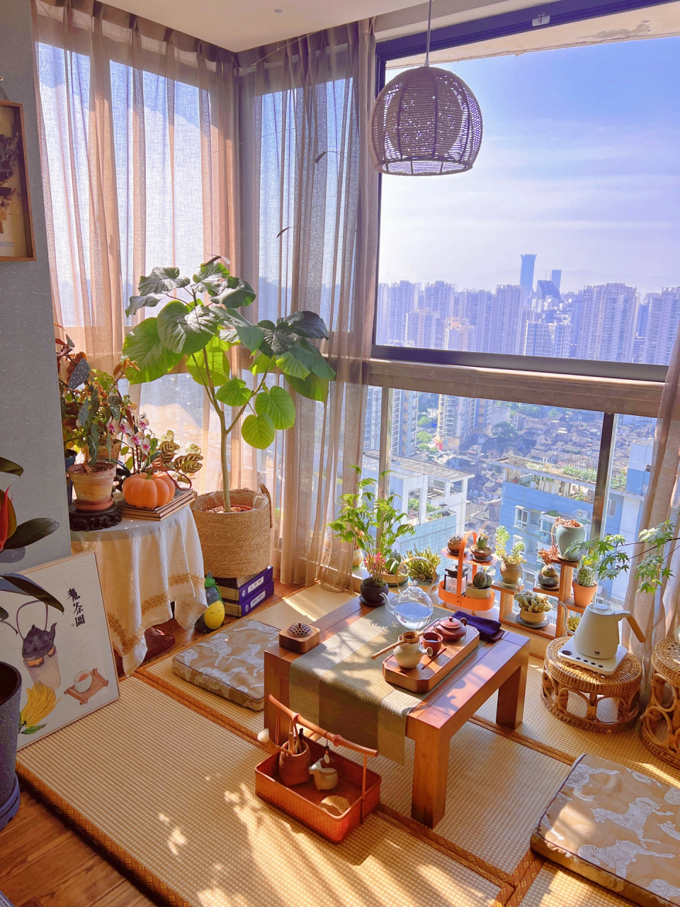 难得好天气,阳台茶室的光影让人心情愉悦.     #五一家装fun惠
