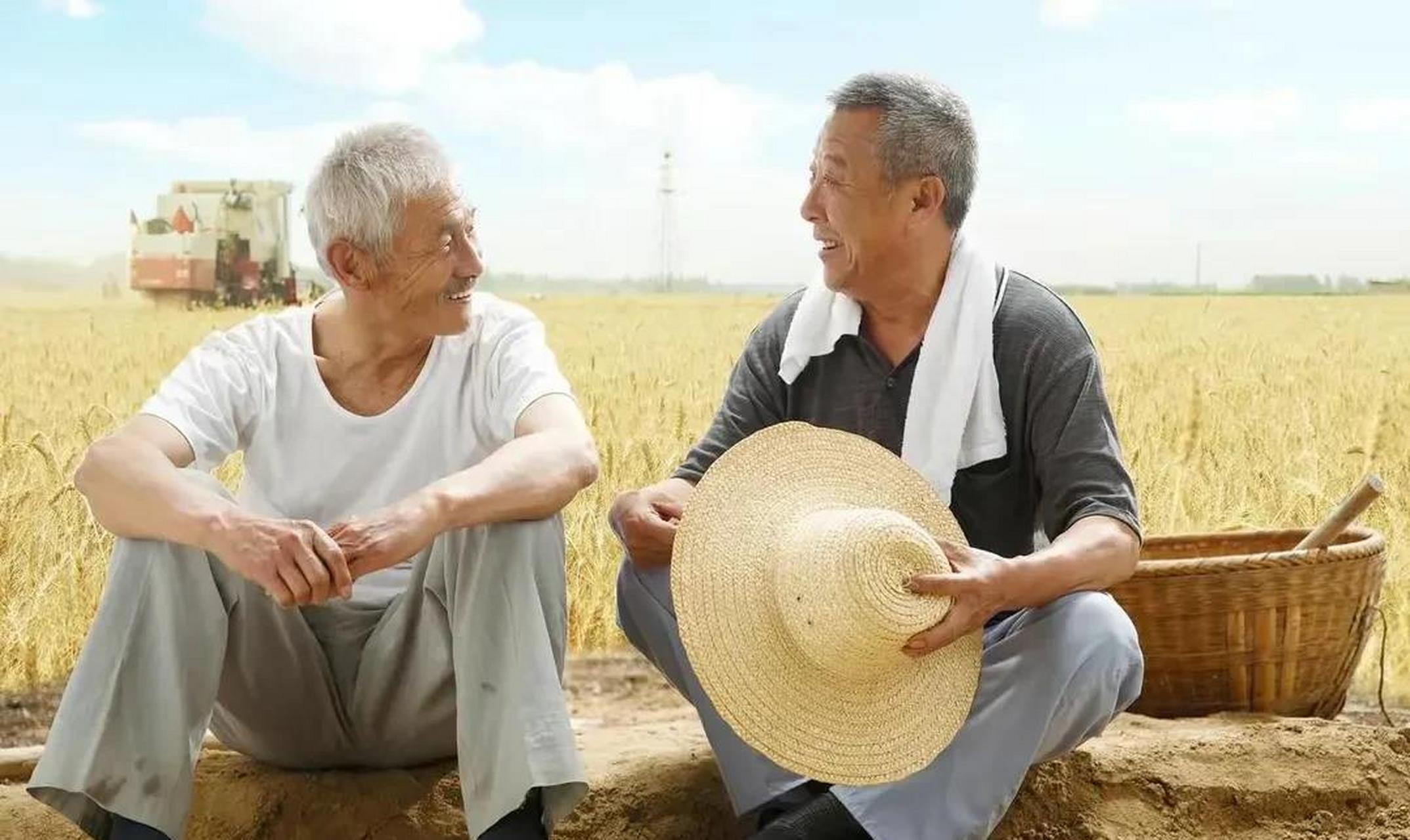 大家有没有发现,老头上了年纪就喜欢和同性老头在一起玩!