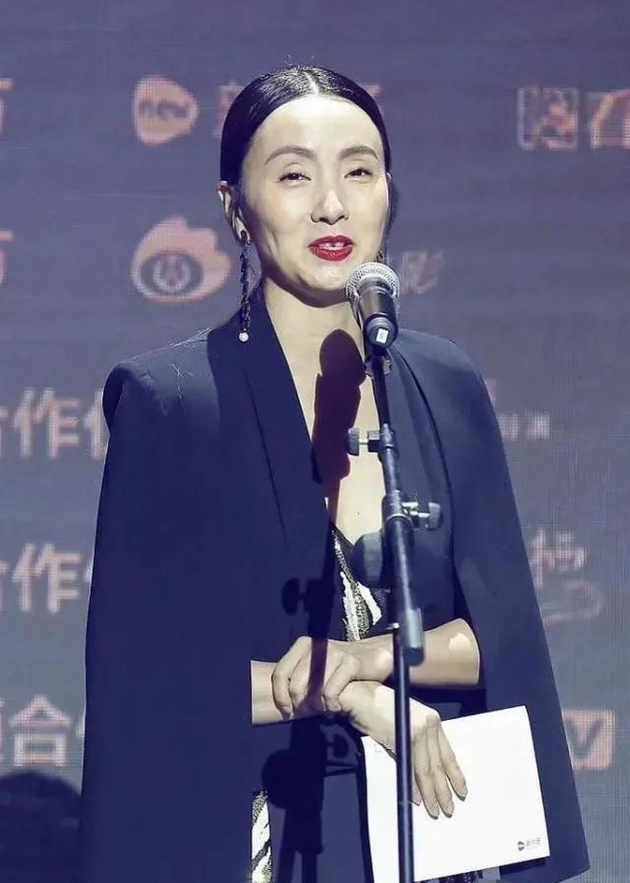 徐峥的老婆陶虹,这太让人意外了! 这绝对是越老越美的典范呀!