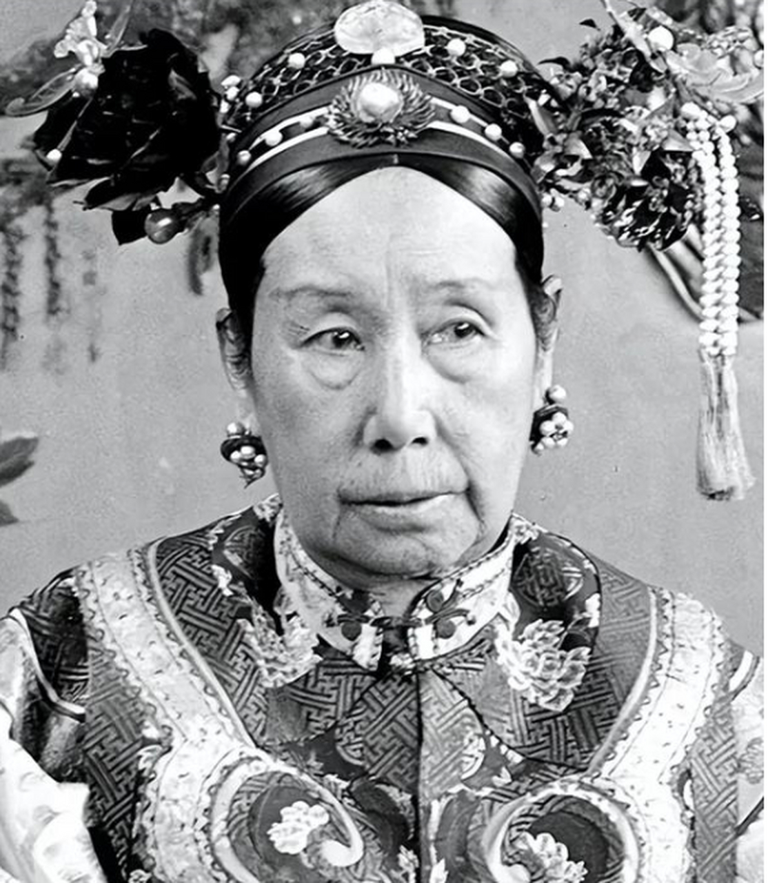 1896年3月30日,深得慈禧喜爱的17岁小太监寇连才因进谏,被绑赴前门外