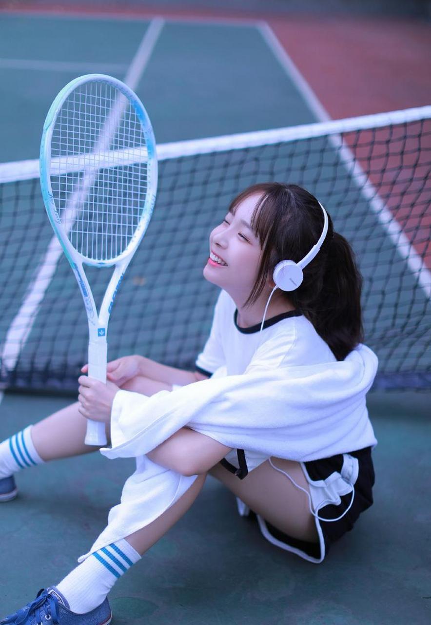 清纯可爱的运动服校园女生 #娱乐