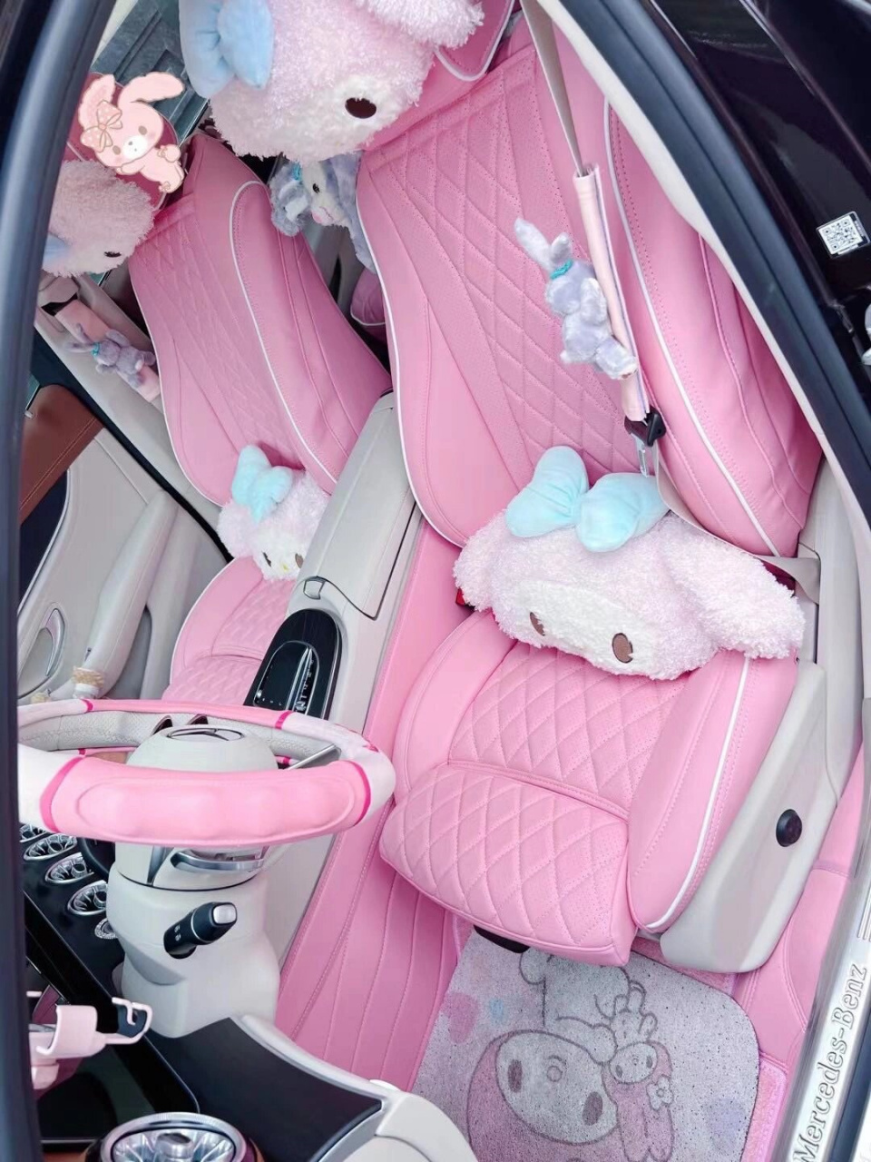 女孩子的粉色小车车奔驰e300