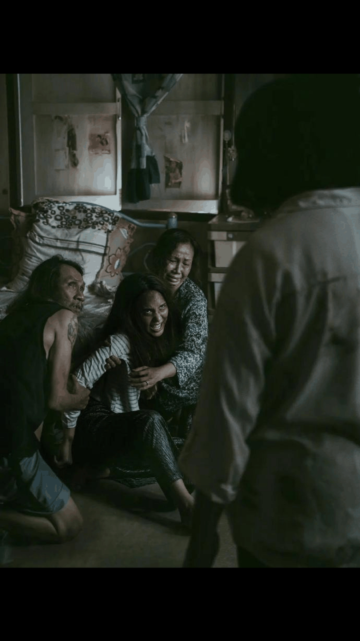 gif创作人# #如何评价恐怖电影灵媒#豆瓣评分7.