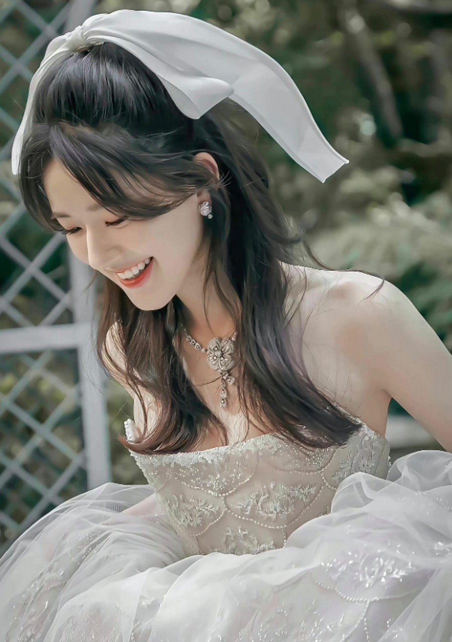 赵露思婚纱造型,太甜美了!