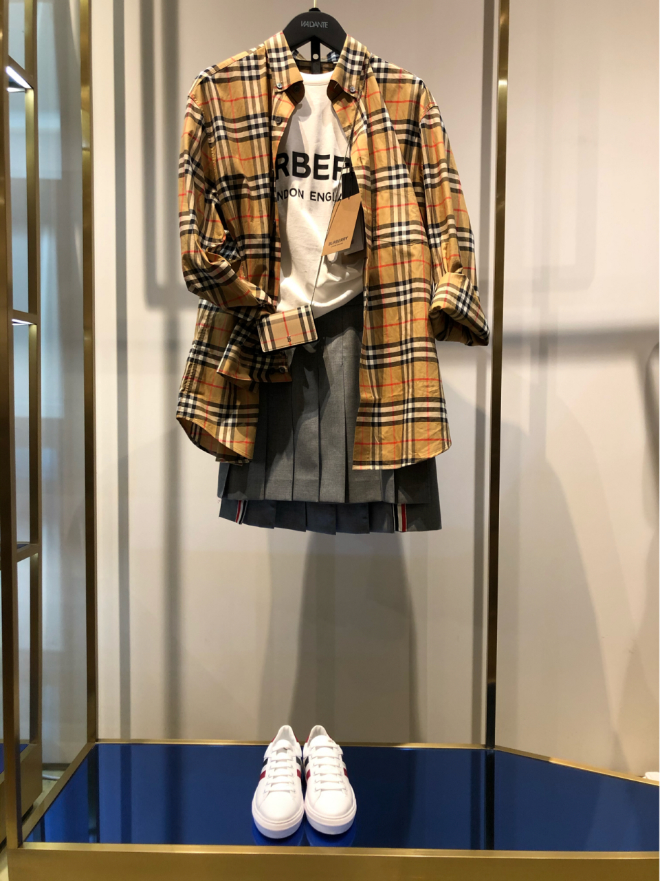 burberry巴宝莉彩虹格纹长袖衬衫,直板立体定位剪裁,纯棉材质,舒适