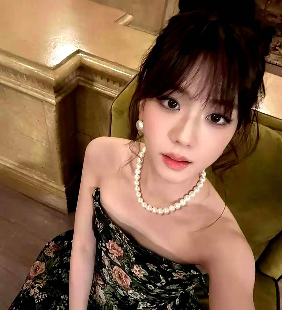 金智秀以人间富贵花的姿态呈现,赫本造型美得惊艳!