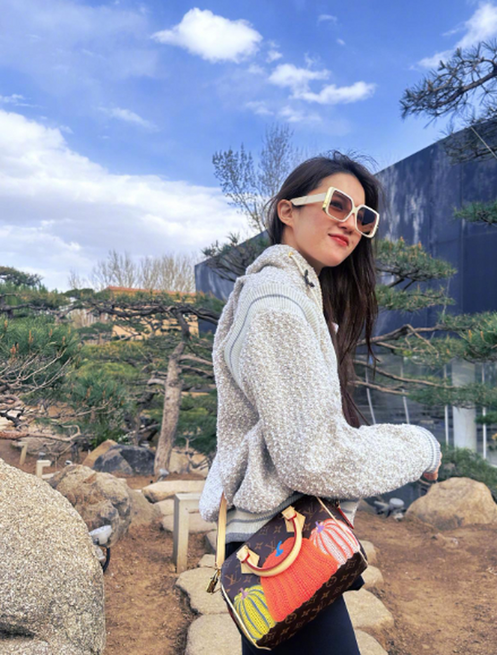 神仙姐姐美如童话#刘亦菲# #时尚街拍