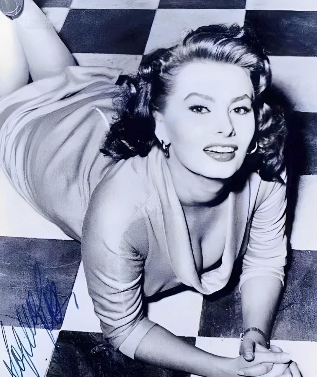 50年代的索菲亚·罗兰,意大利国宝级女演员,不仅性感而且演技非常好