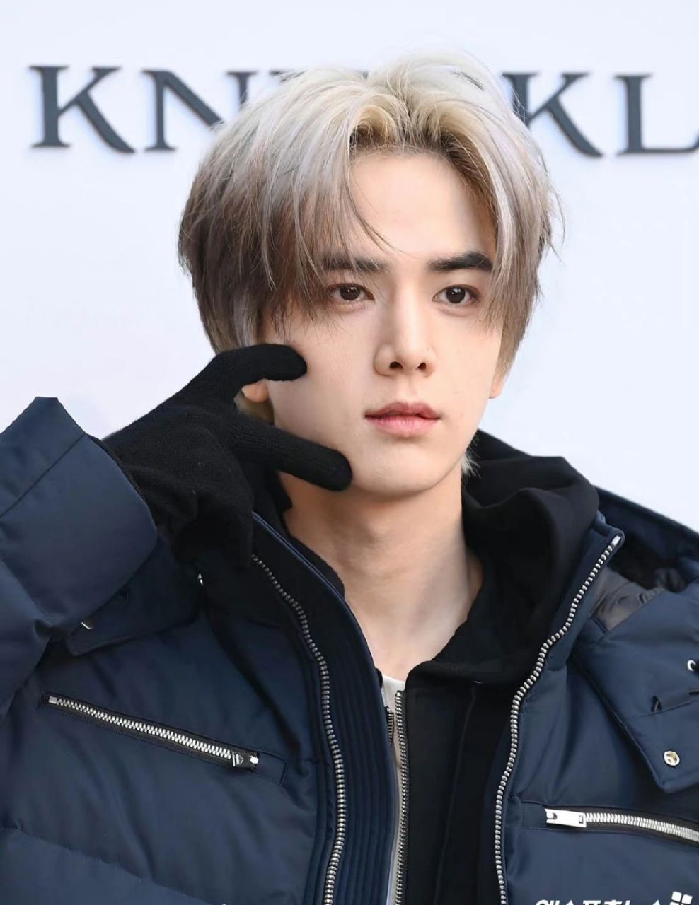 这哥可是靠车银优 吴世勋结合体出圈的 活动新闻生图耶 这甚至不是他